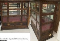 Lemari Etalase Kayu